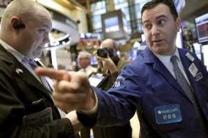Traders work on the main trading floor of the New York Stock Exchange shortly after the opening bell of the trading session in New York, January 15, 2016.   REUTERS/Brendan McDermid